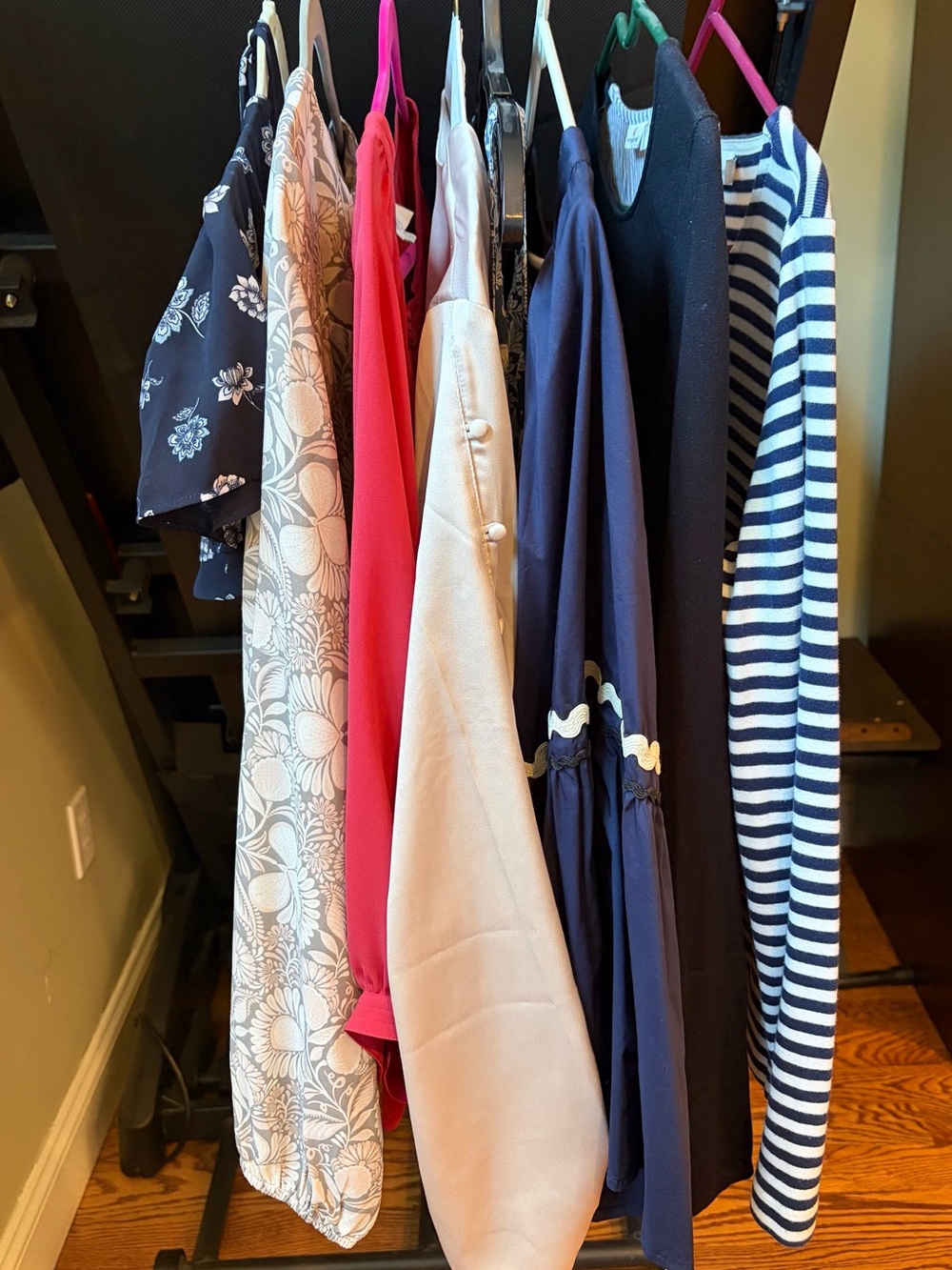 Lot of 9 XS/2 women Vineyard Vines, Loft, ETC
